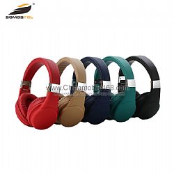Auriculares inalámbricos de buen rendimiento de sonido con orejeras cómodas.
