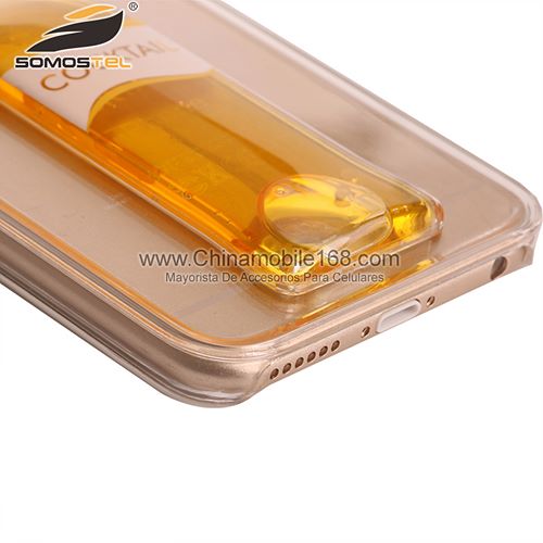 Funda plastico transparente con botella cooktail de aceite liquido
